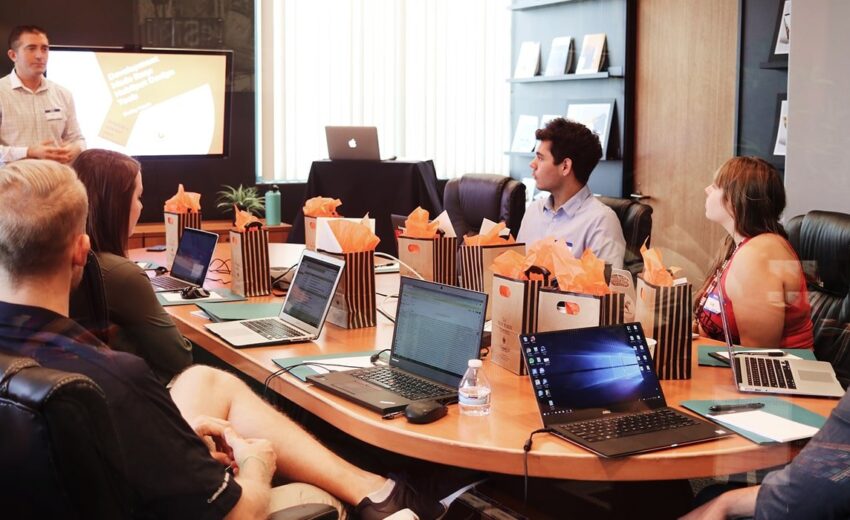 Turning Clicks into Showroom Sales: +33% ROAS & 25% Lead Growth
